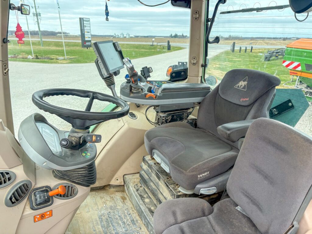 used 2015 FENDT 718 VARIO 175 hp to 299 hp with 181 HP and 6200 hours for sale at HJV Equipment Exeter, ON — attachment detail