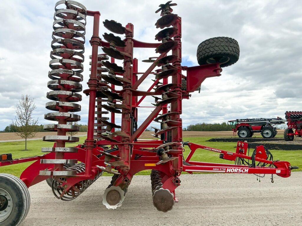 used 2016 HORSCH JOKER RT28 disks for sale at HJV Equipment Norwich, ON — engine detail