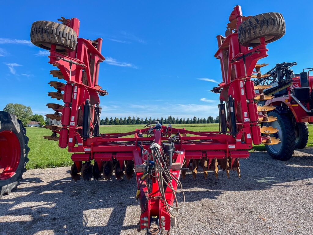 used 2019 HORSCH JOKER RT32 disks for sale at HJV Equipment Exeter, ON — exterior side