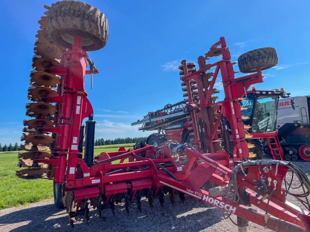 used 2019 HORSCH JOKER RT32 disks for sale at HJV Equipment Exeter, ON — interior cab