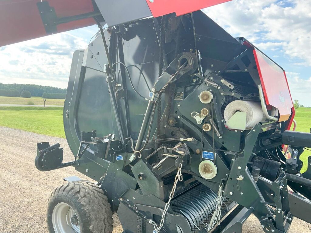 used 2022 KUHN VB3155 round balers for sale at HJV Equipment Norwich, ON — undercarriage