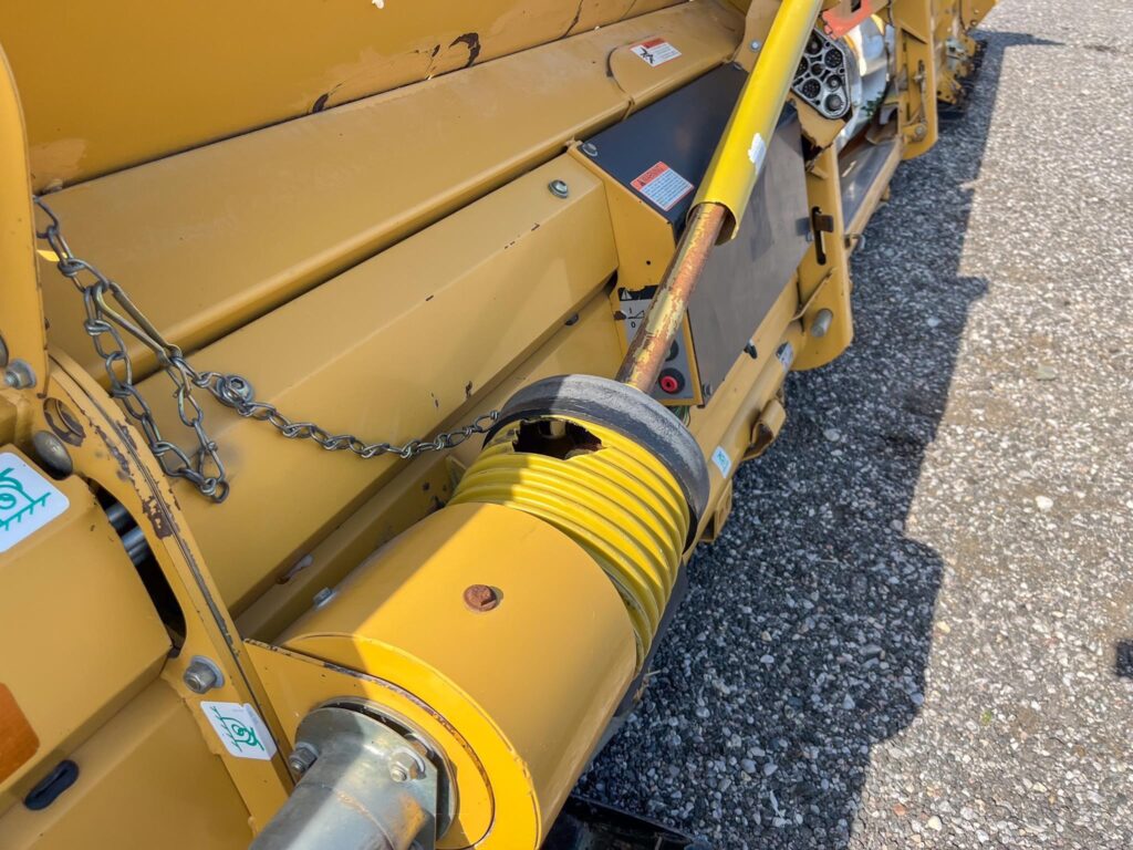 used 2012 CLAAS MAXFLEX 1200 platform for sale at HJV Equipment Alliston, ON — attachment detail