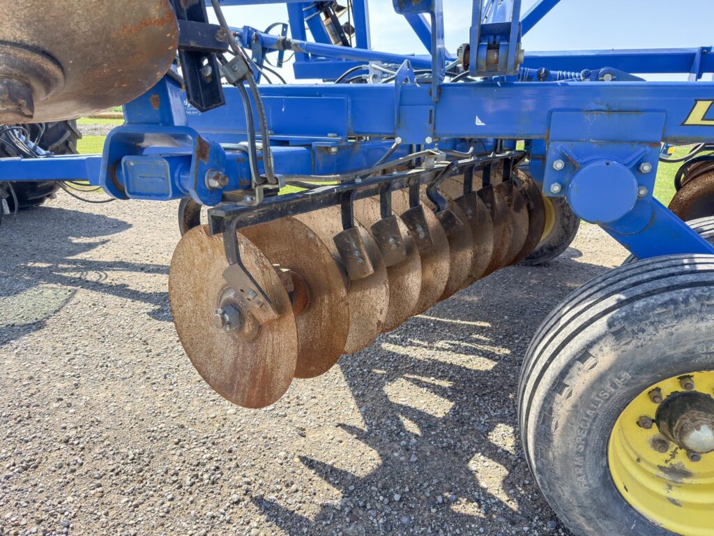 used 2013 LANDOLL 6230-33 disks for sale at HJV Equipment Norwich, ON — photo 14