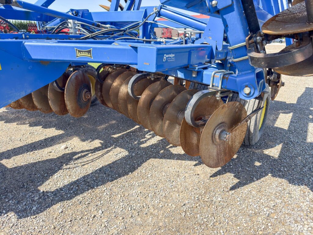 used 2013 LANDOLL 6230-33 disks for sale at HJV Equipment Norwich, ON — photo 15