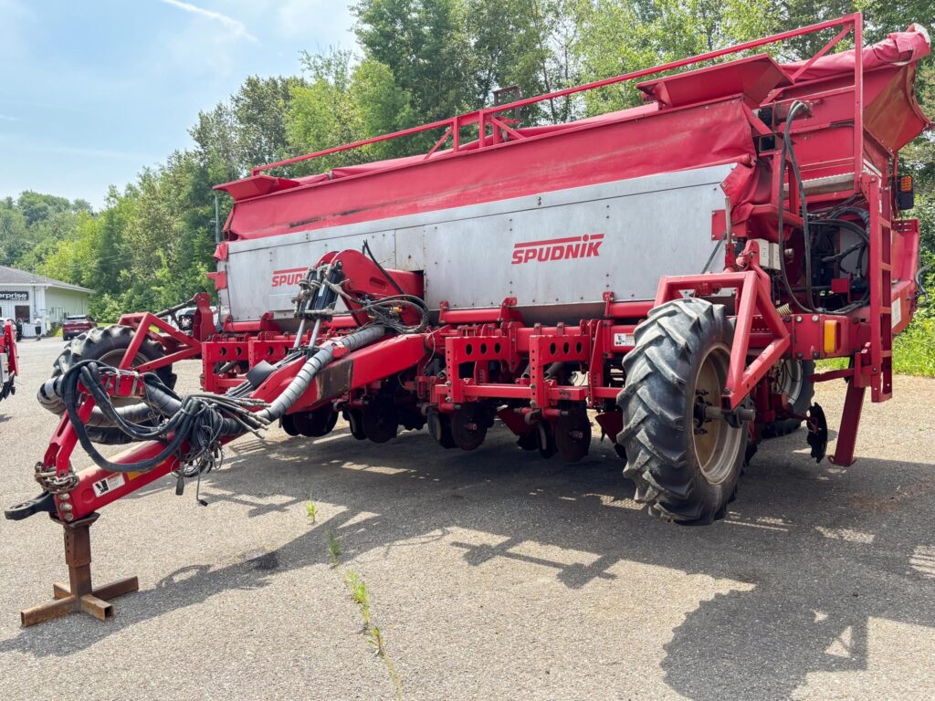 used 2015 SPUDNIK 8060 planters for sale at HJV Equipment Grand Falls, NB — exterior front