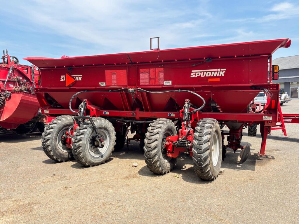 used 2015 SPUDNIK 8060 planters for sale at HJV Equipment Grand Falls, NB — rear view