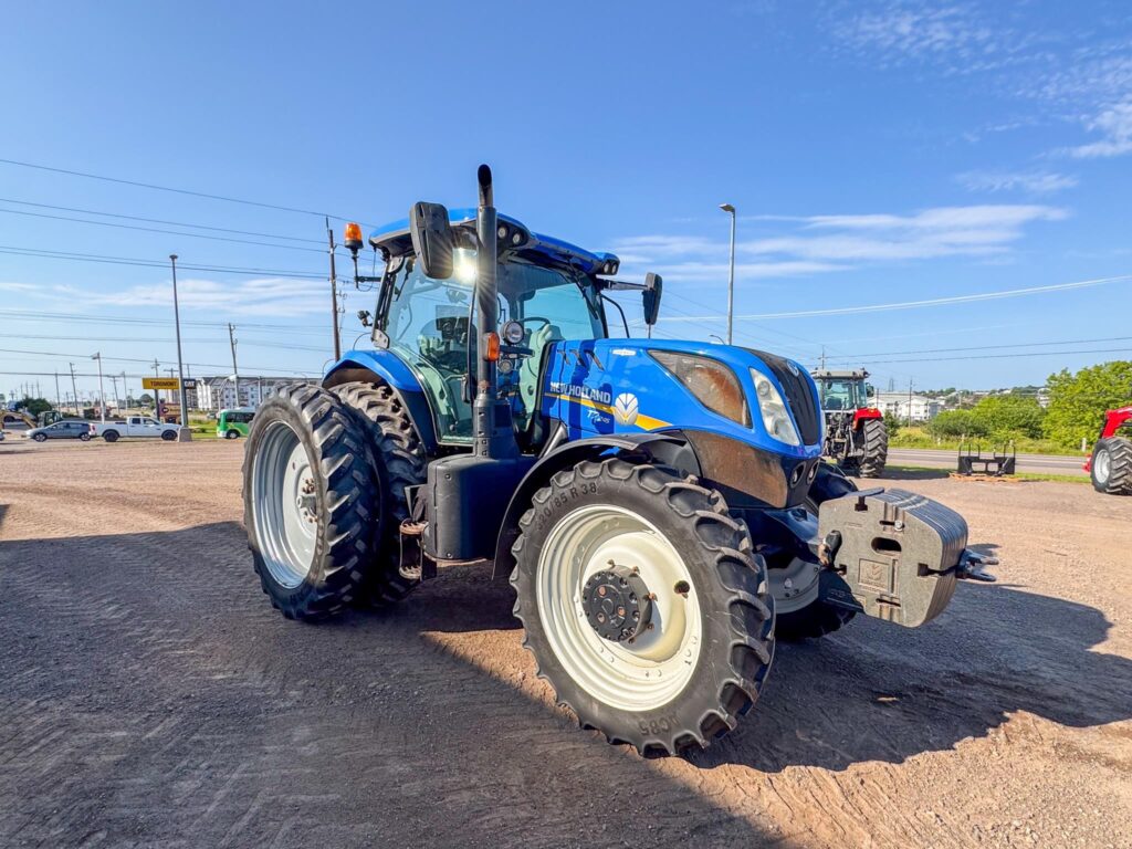 used 2016 NEW HOLLAND T7.245 175 hp to 299 hp with 200 HP and 4100 hours for sale at HJV Equipment Charlottetown, PEI — rear view