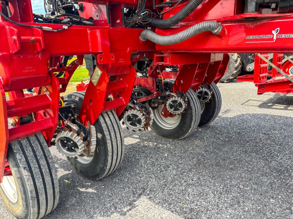 used 2020 CASE IH 2150 planters for sale at HJV Equipment Winchester, ON — photo 9