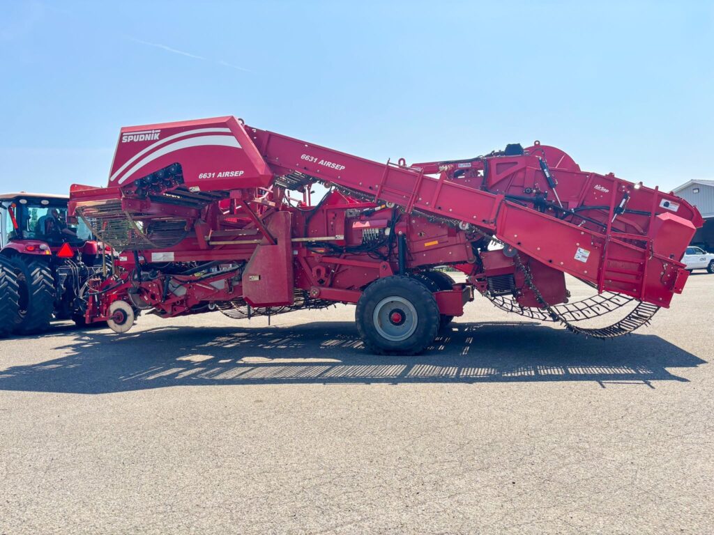 used 2019 SPUDNIK 6631 vegetable for sale at HJV Equipment Grand Falls, NB — interior cab