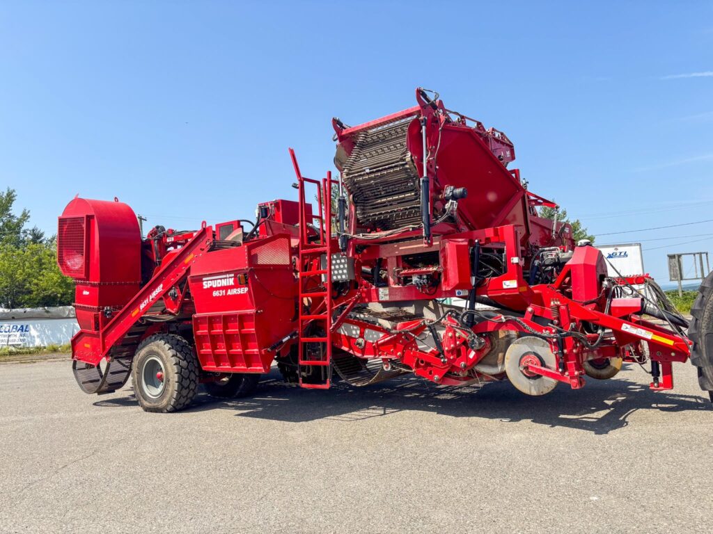used 2019 SPUDNIK 6631 vegetable for sale at HJV Equipment Grand Falls, NB — rear view