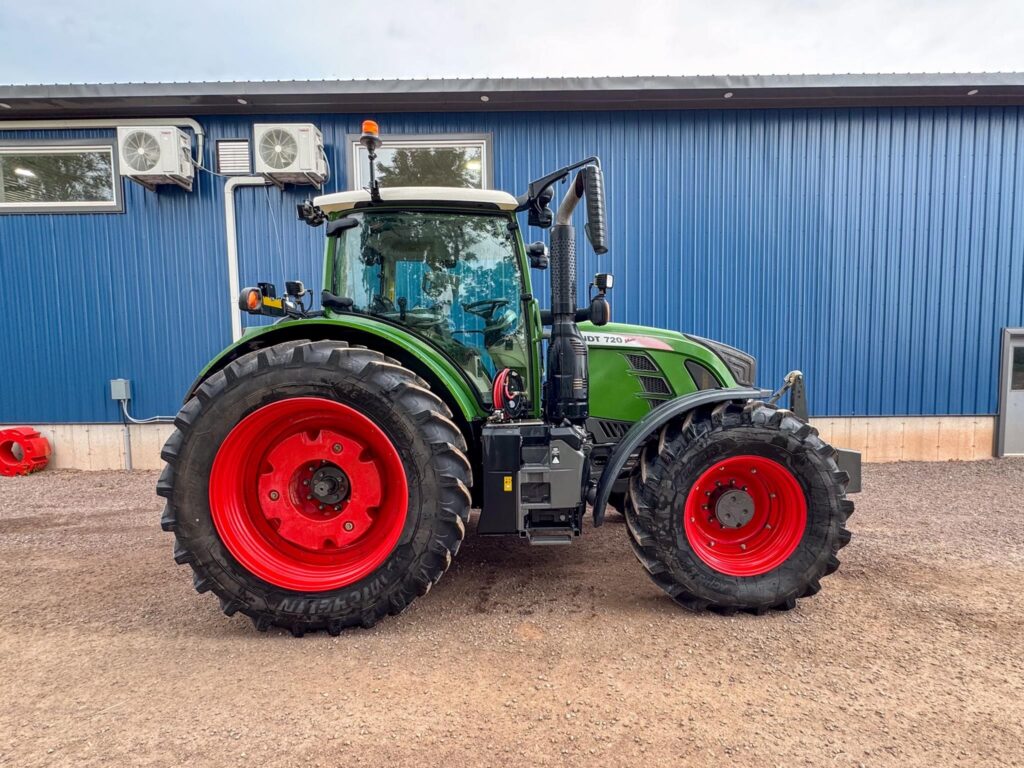 used 2020 FENDT 720 VARIO 175 hp to 299 hp with 201 HP and 4180 hours for sale at HJV Equipment Charlottetown, PEI — rear view