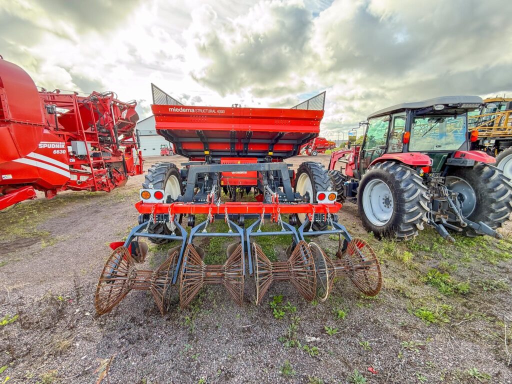 used 2019 MIEDEMA MS4000 planters for sale at HJV Equipment Charlottetown, PEI — engine detail